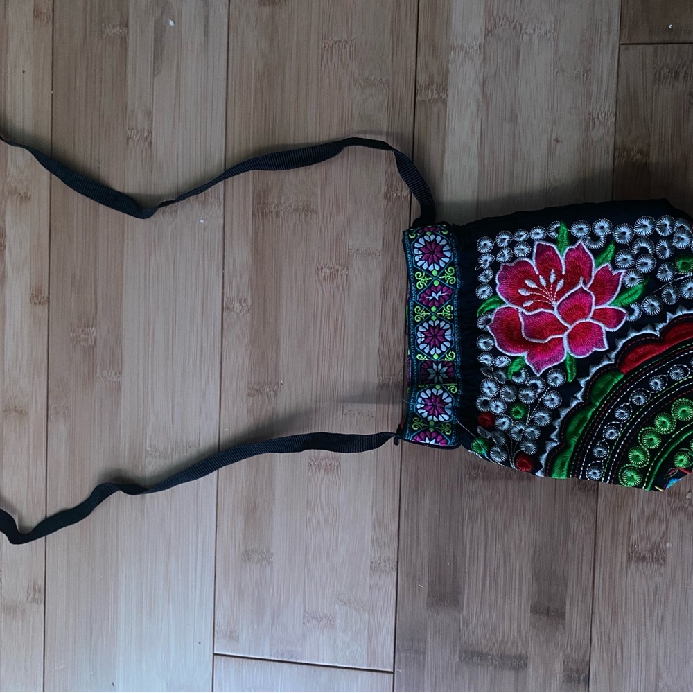 Floral Embroidered Shoulder Bag